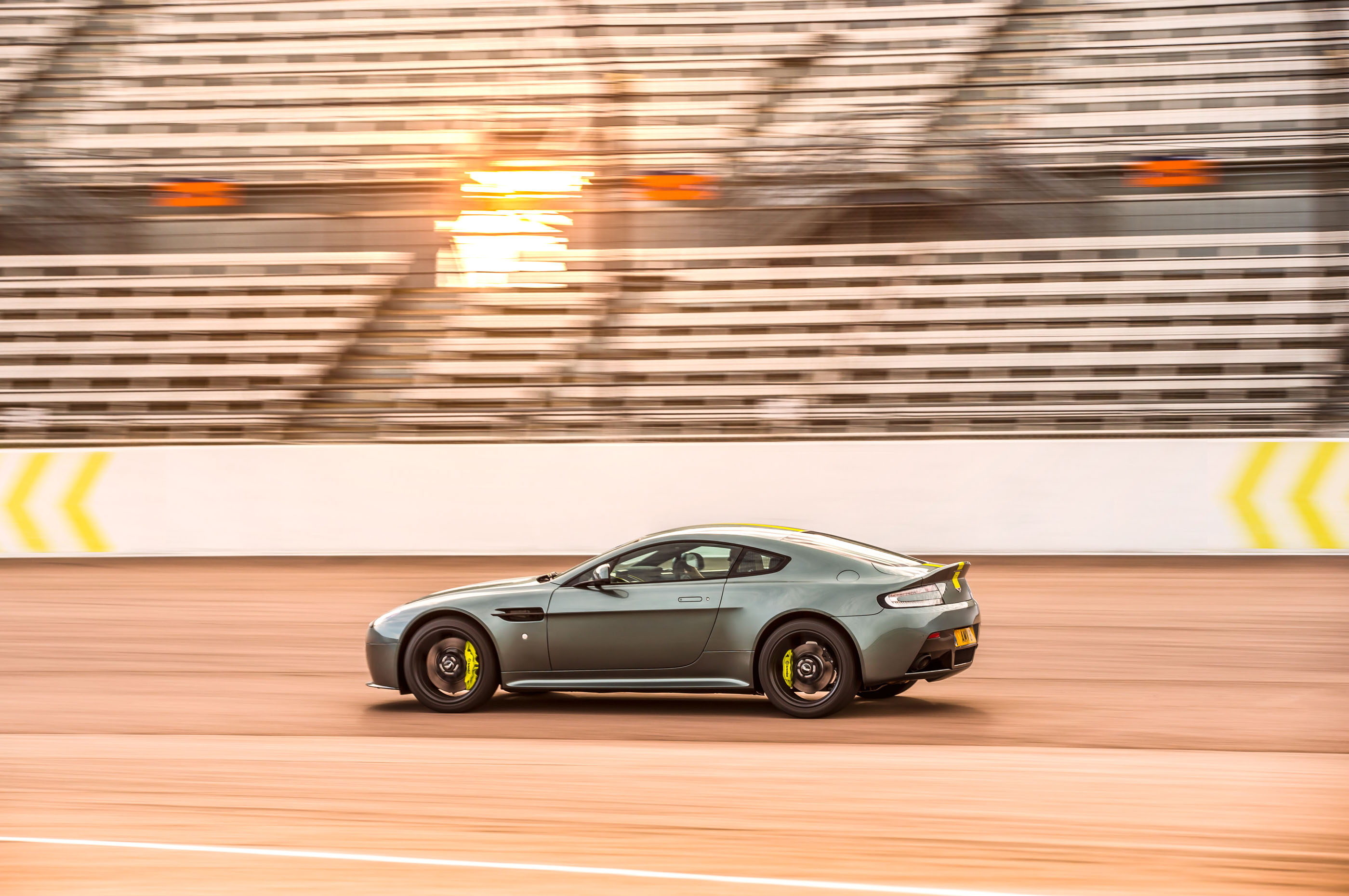 Aston Martin Vantage Amr Limited To 300 Units