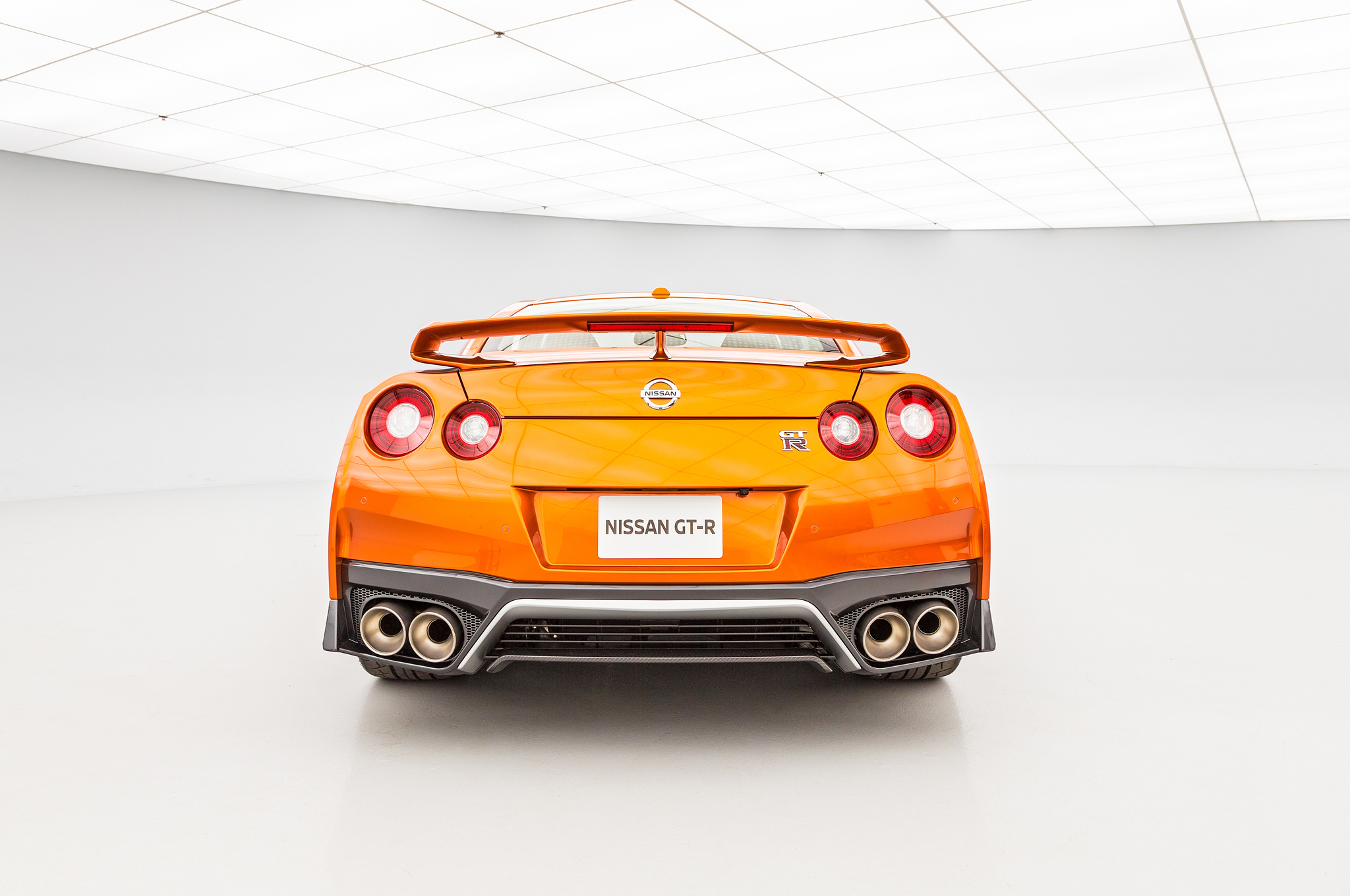 2017 Nissan GT R rear end