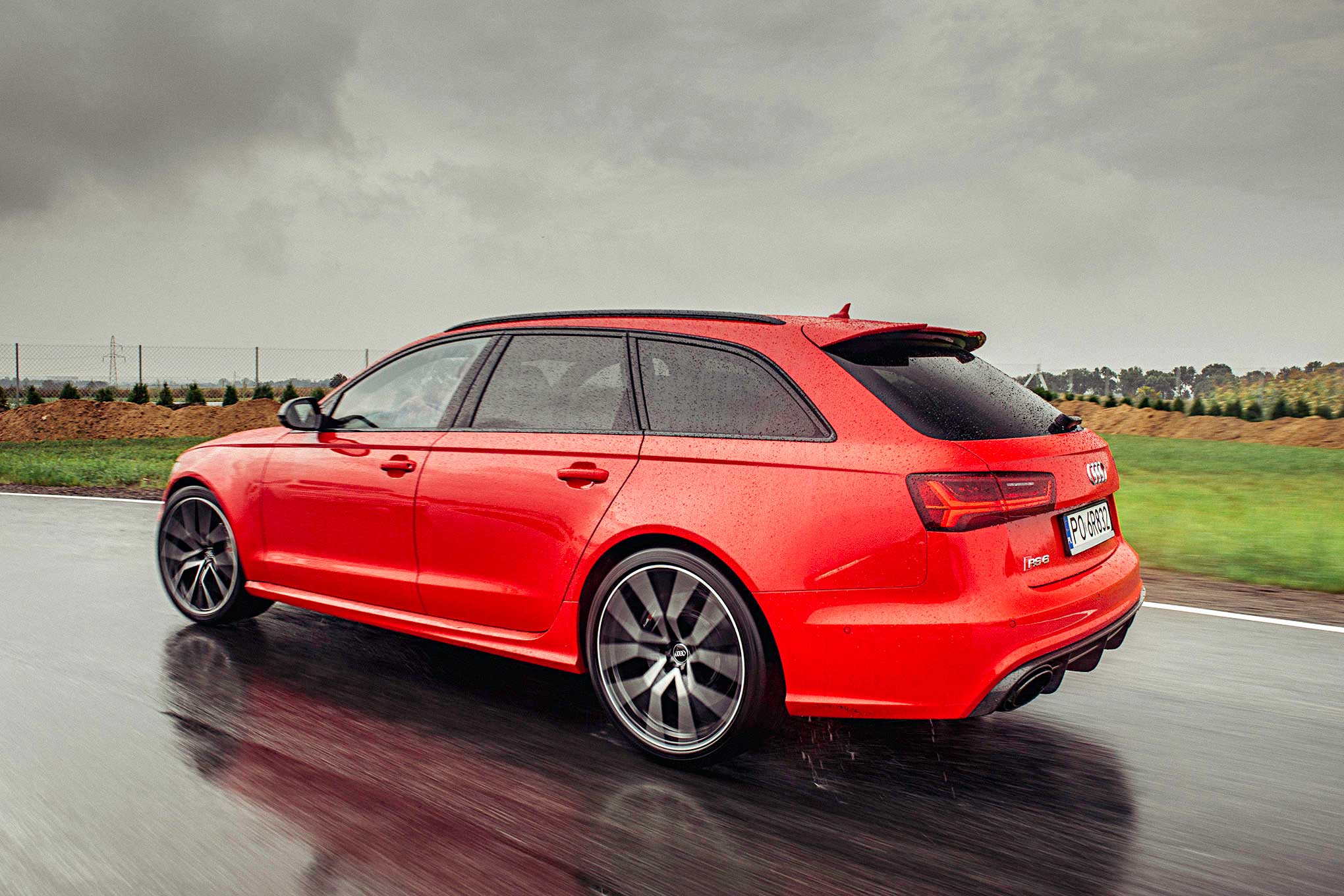 17 Bmw M6 Vs 17 Audi Rs 6 Avant