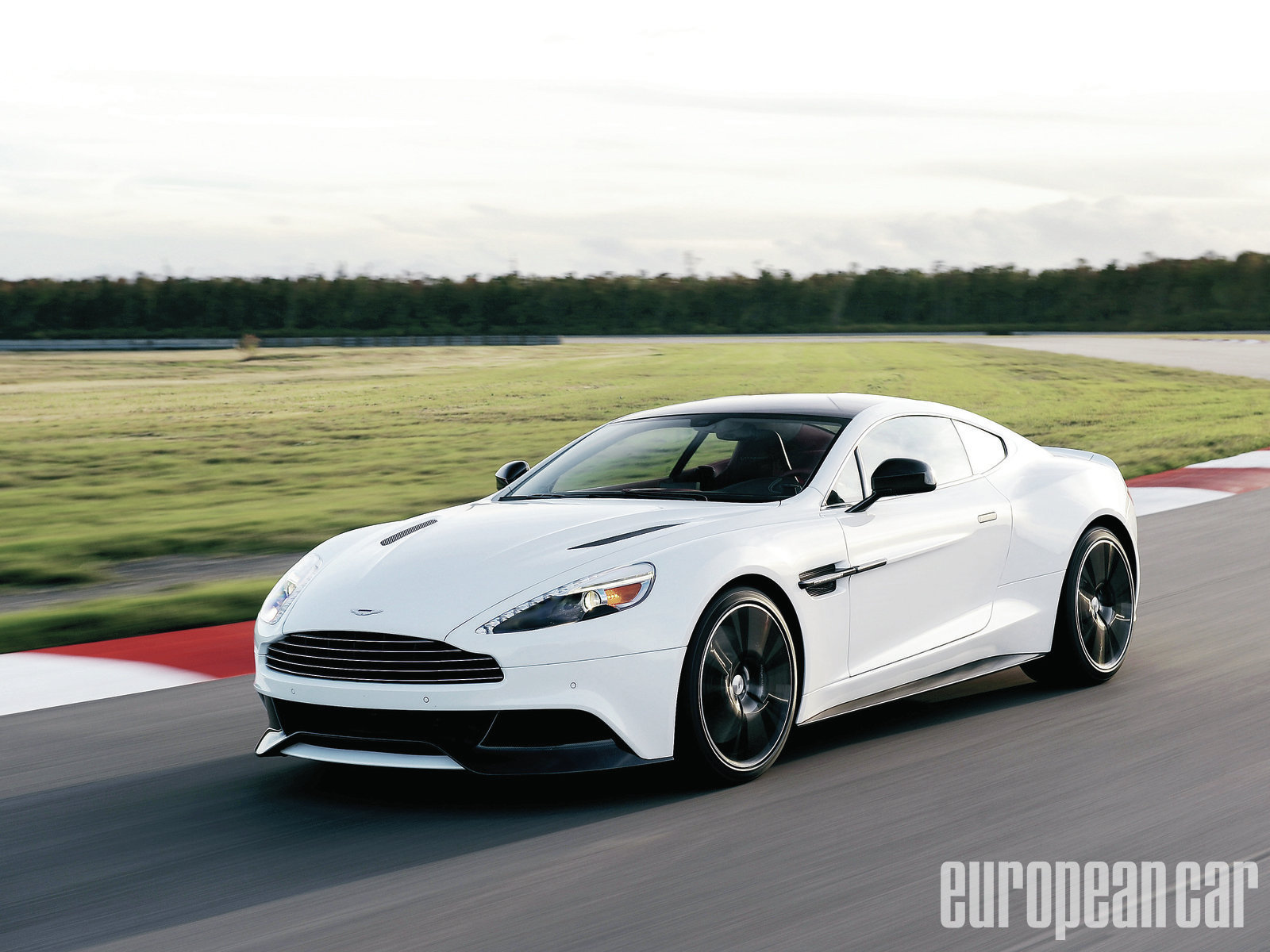 Aston Martin Vanquish 2014 Wallpaper