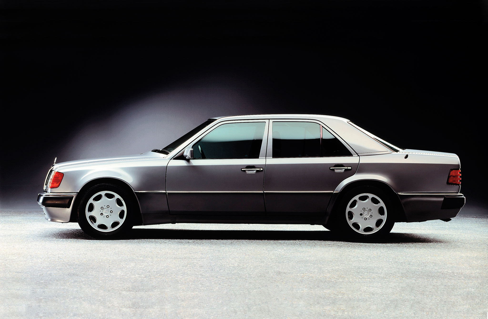مرسدس بنز 500E تولید سال 1991 میلادیbenz E500 1991 مرسدس بنز 500E تولید سال 1991 میلادیbenz E500 1991